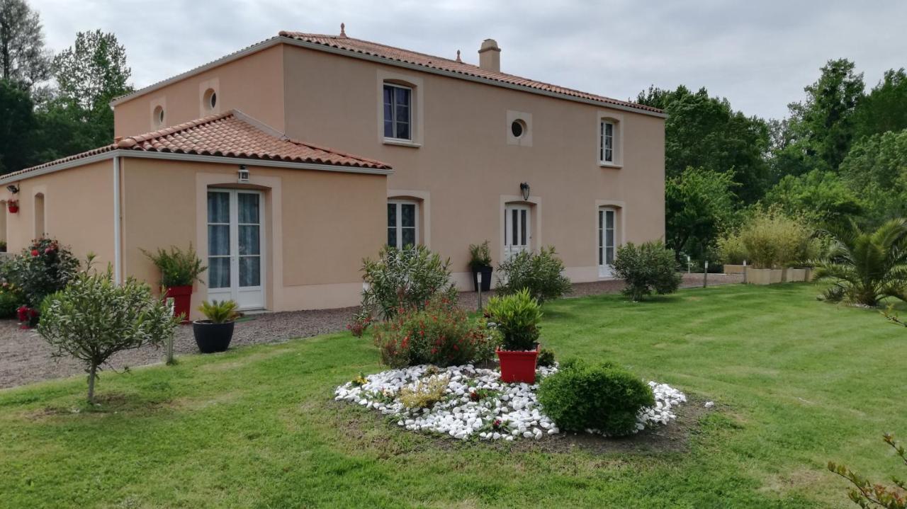 Le Logis Du Marais Acomodação com café da manhã Les Magnils-Reigniers Exterior foto